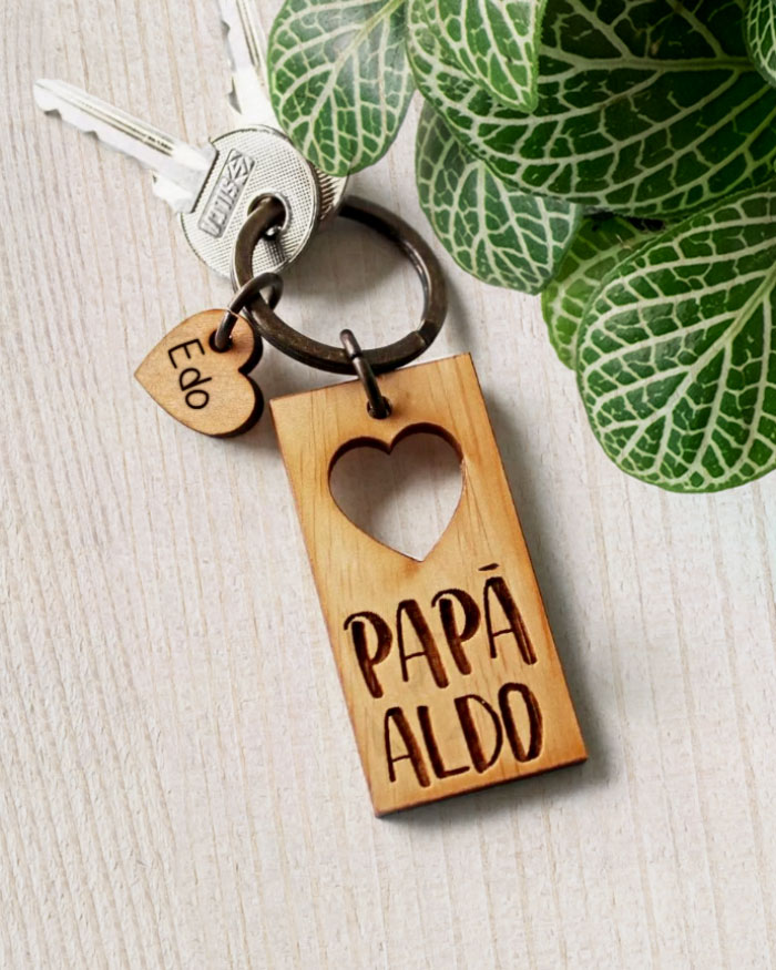 Portachiavi in Legno Personalizzato con Cuoricini e Nome - Idea Regalo  Festa del Papà