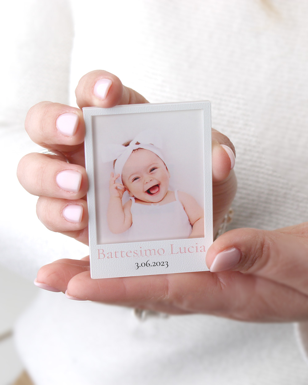 Calamita in Stile Polaroid Personalizzata con Nome, Data e Evento - Idea  Bomboniera per Battesimo, Nascita Bambina