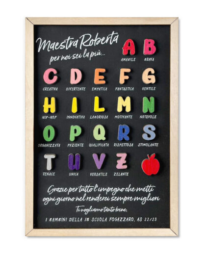 Quadro in Legno a Lavagna Personalizzato con Lettere dell'Alfabeto e Dedica "Maestra per Noi Sei la Più..."  - Idea Regalo per Maestra, Fine Anno Scolastico - immagine 4