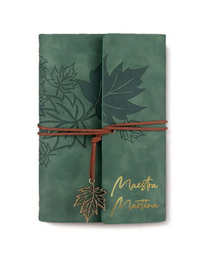 Quaderno Agenda ad Anelli in Eco Pelle Verde con Foglie d'Acero, Legaccio e Charm in Stile Vintage Personalizzato con Nome - Idea Regalo Maestra, Maestro, Fine Anno Scolastico