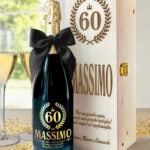 cassetta-legno-bottiglia-spumante-etichetta-oro-personalizzabile-regalo-compleanno