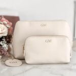 coordinato-pochette-ecopelle-iniziali-dorate-portachiavi