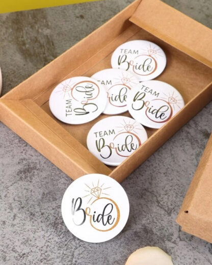 Set 6 Spille con Scritte Eleganti “Team Bride” e “Bride” con Anello - Accessori per Addio al Nubilato