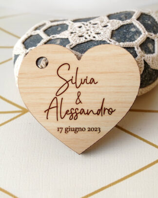 tag-bomboniera-personalizzata-matrimonio-cuore-legno-1