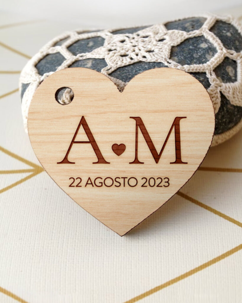 tag-bomboniera-personalizzata-matrimonio-cuore-legno-3