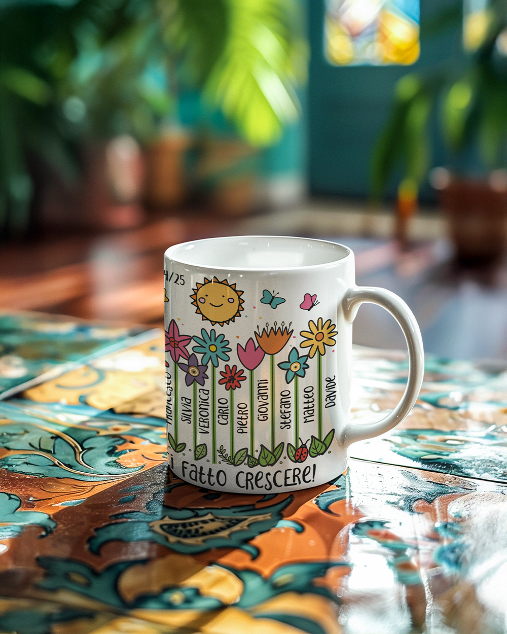 dettaglio stampa tazza personalizzata con fiori e nomi bambini maestra