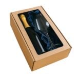 Si, VOGLIO LA SCATOLA REGALO PER BICCHIERE E PER BOTTIGLIA (da 750 ml) +€ 9,99