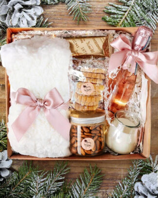 gift-box-personalizzata-regalo-lei-natale-vino-candela-calzini