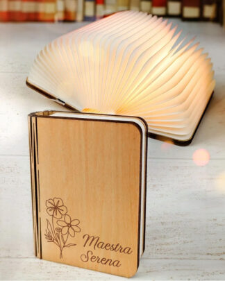 regalo-personalizzato-maestra-lampada-libro