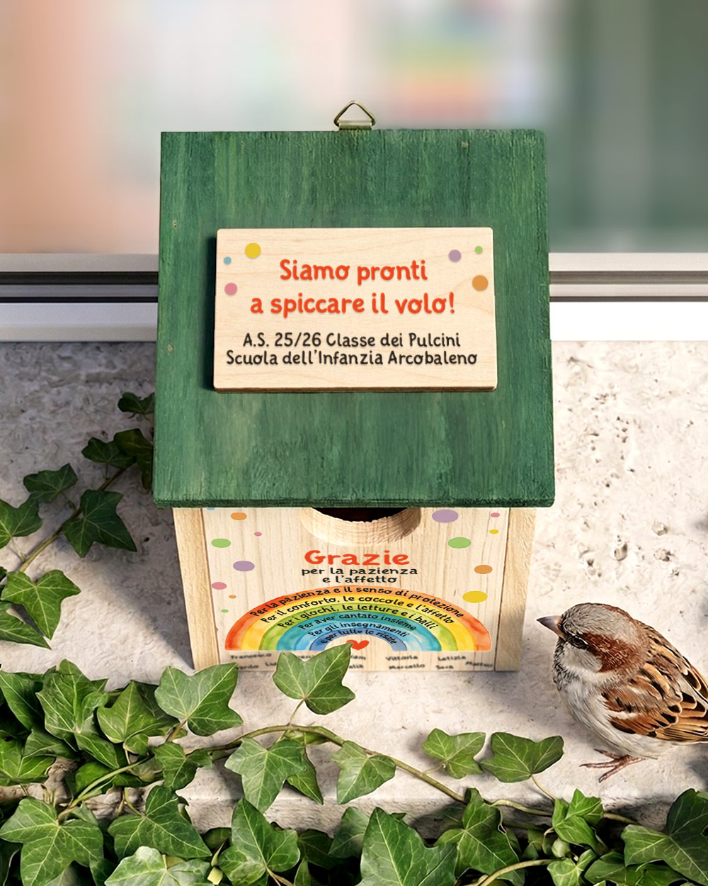 Bambina con casetta per uccelli personalizzata regalo maestra scuola dell'infanzia arcobaleno