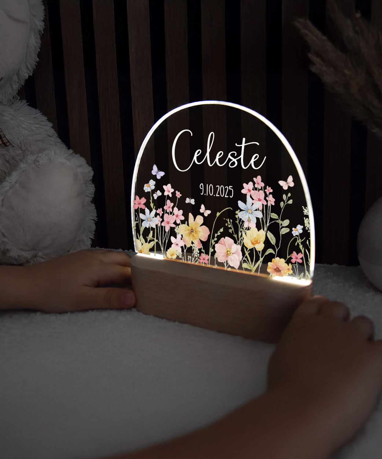 Lampada a LED in Plexiglass Personalizzata con Nome, Data e Fiori – Idea Regalo Nascita, Battesimo, Compleanno Bambina - immagine 3