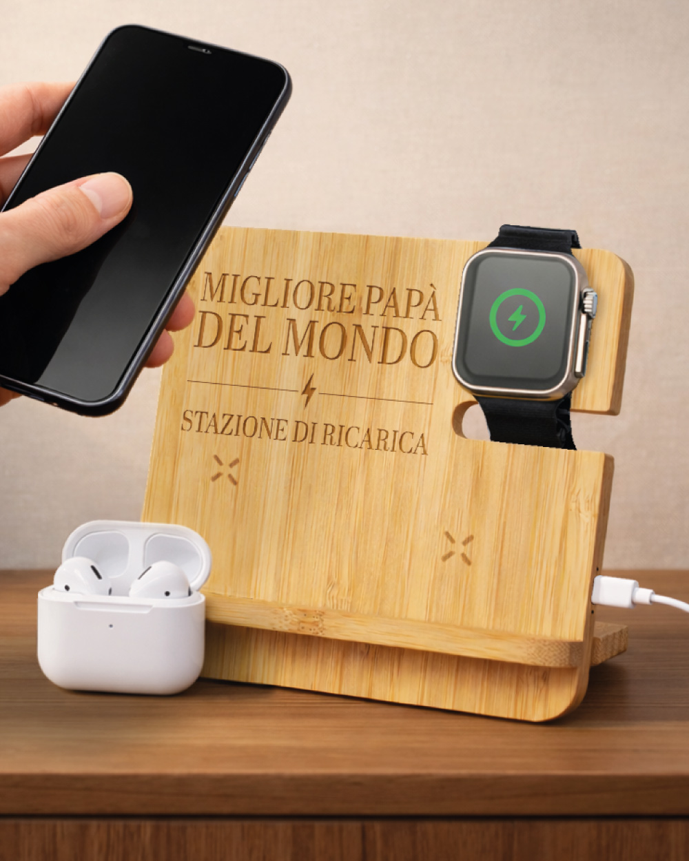 Caricatore multiplo wireless personalizzato in bambù 3 in 1 - Migliore Papà del Mondo - vista dall'alto