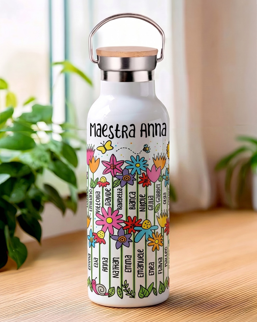 Borraccia personalizzata per la maestra con nomi di tutta la classe e grafica floreale – idea regalo fine anno scolastico
