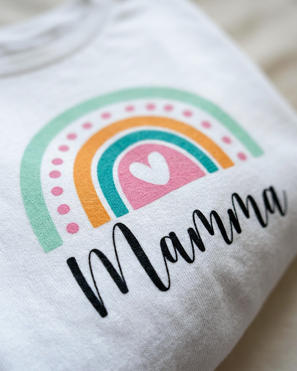 maglietta-personalizzata-nome-arcobaleno-festa-mamma-3