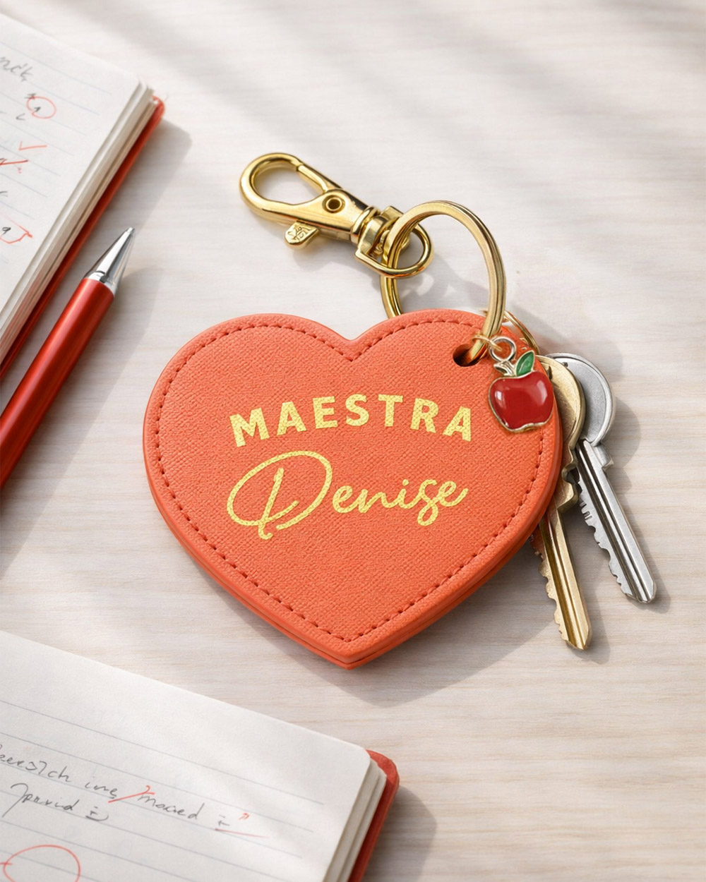 portachiavi-ecopelle-cuore-personalizzato-regalo-maestra-2