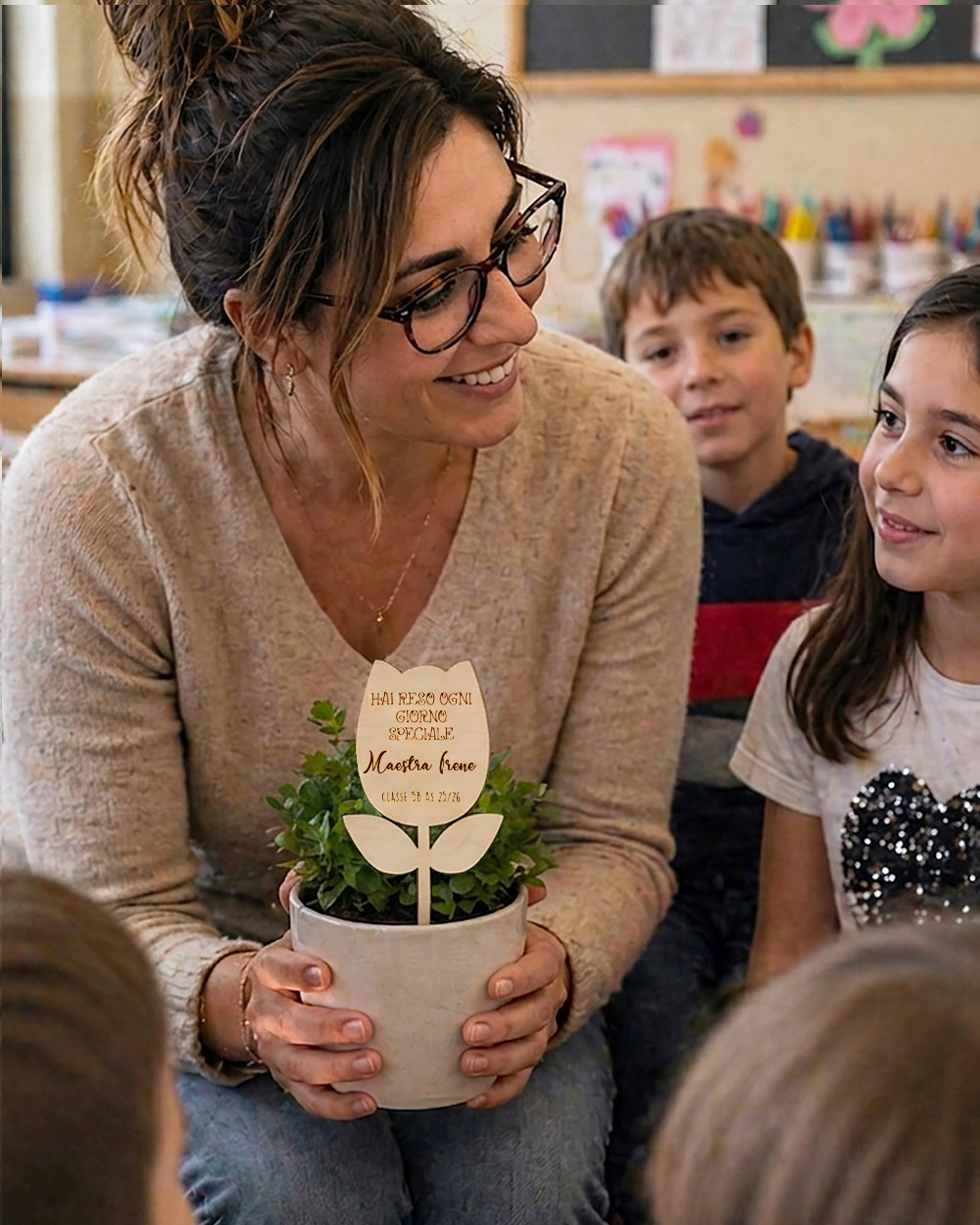 Idea regalo originale maestra: decorazione tulipano in legno da mettere nel vaso