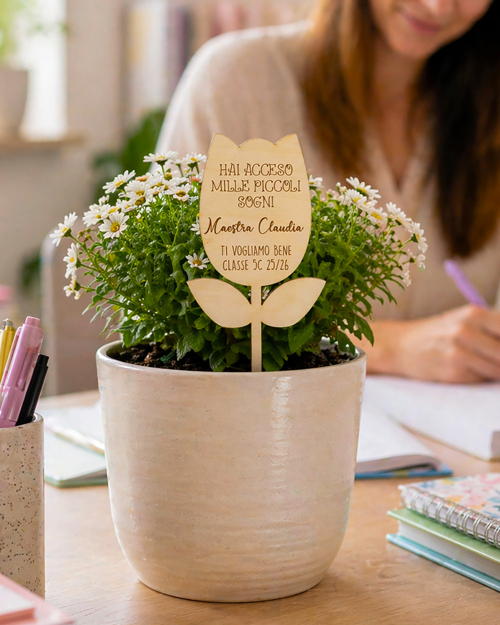 Regalo personalizzato maestra fine anno: decorazione a tulipano incisa a Padova