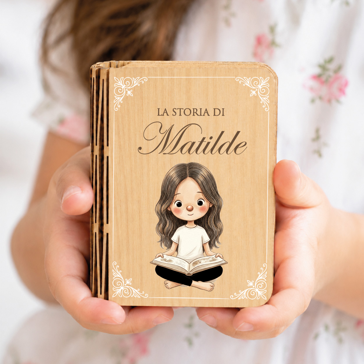 regalo-personalizzato-lampada-libro-disegno-bambina-avatar-ai03