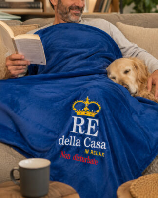 Coperta Plaid Ricamata "Re della Casa in Relax - Non Disturbare" - Idea Regalo Divertente Festa del Papà
