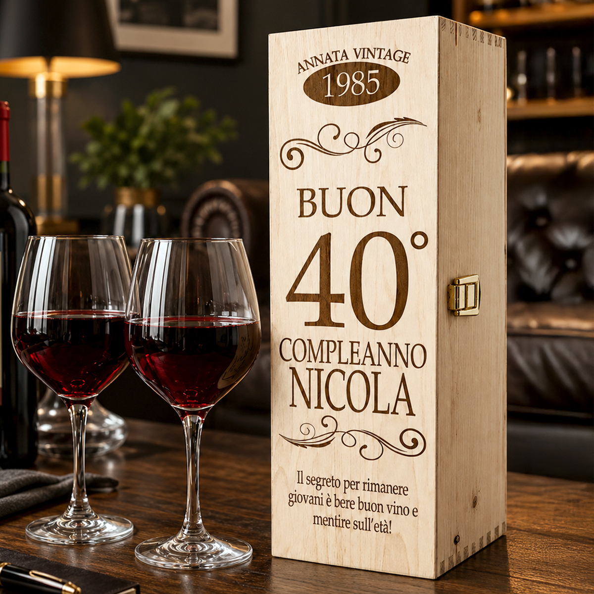cassettina-personalizzata-compleanno--frase-incisa-legno-vino4