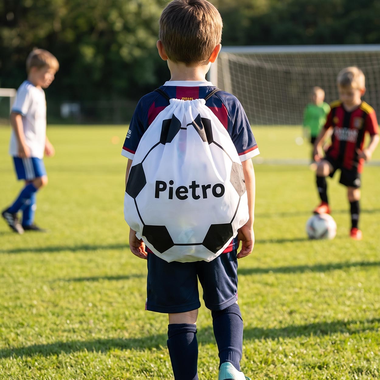 Sacca personalizzata con nome a forma di pallone da calcio bianco per bambini