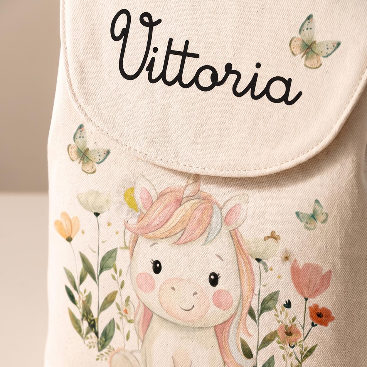 Zainetto personalizzato con unicorno come idea regalo per bambina per il ritorno a scuola