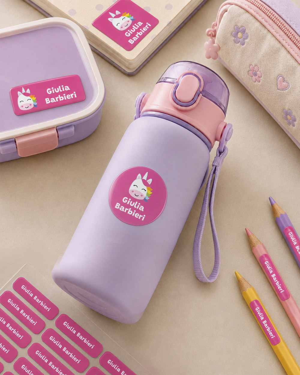 Etichette con nome resistenti all'acqua per oggetti scolastici, quaderni e borracce dei bambini