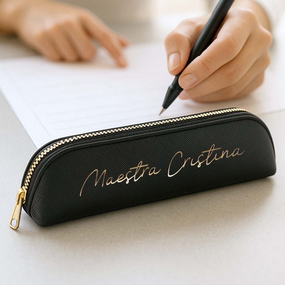 astucci-ecopelle-maestra-personalizzati-nome333