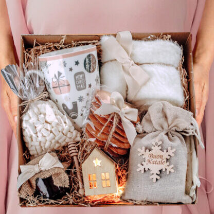 gift-box-natalizia-inverno-nordica-casetta-calzini-miele