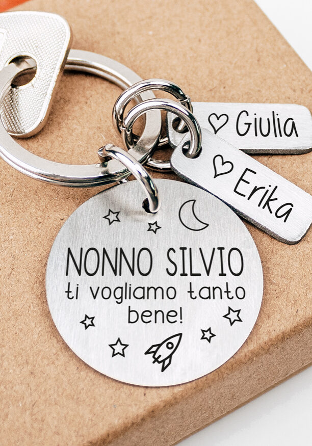 portachiavi-acciaio-tondo-con-targhette-stelline-razzi-idea-regalo-nonno